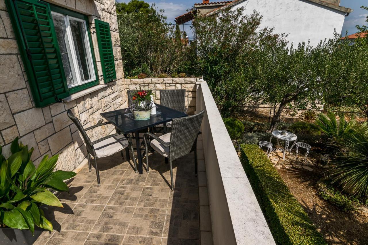 Apartment Dunja Supetar Exterior photo