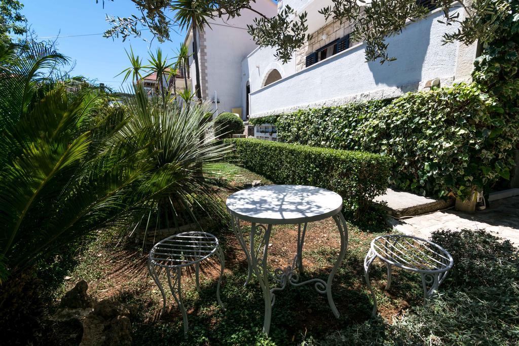 Apartment Dunja Supetar Exterior photo